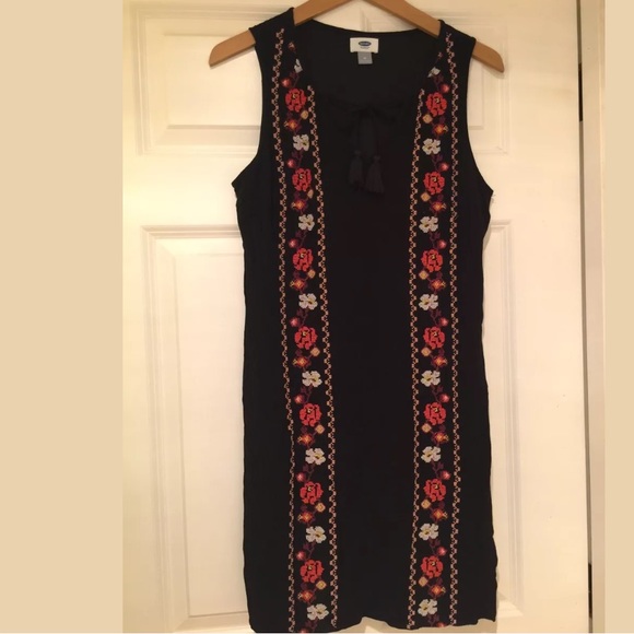 Old Navy cross stitch flowers dress. Size M - Picture 1 of 6